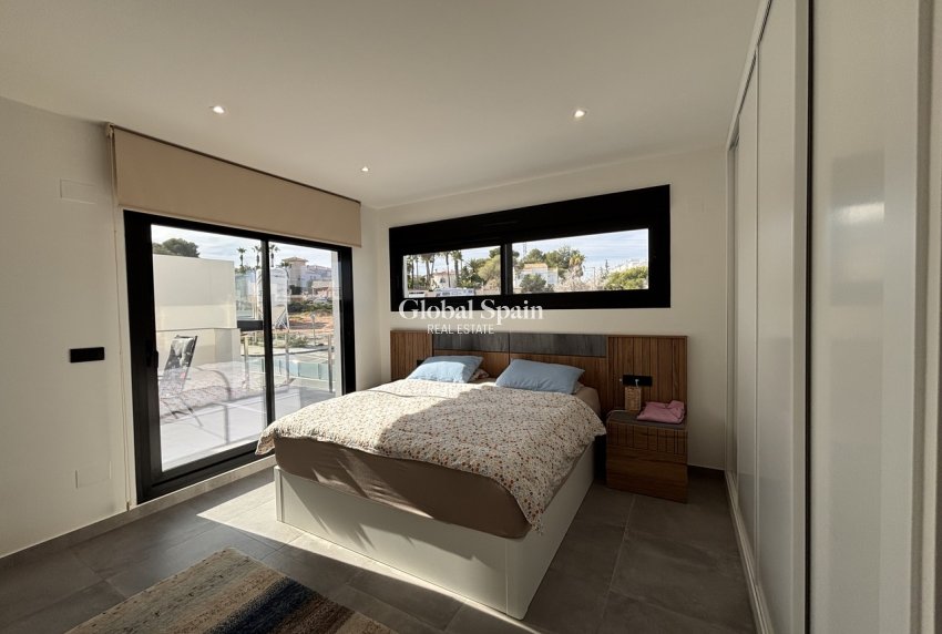 Wederverkoop - VILLA -
VILLAMARTÍN - Costa Blanca