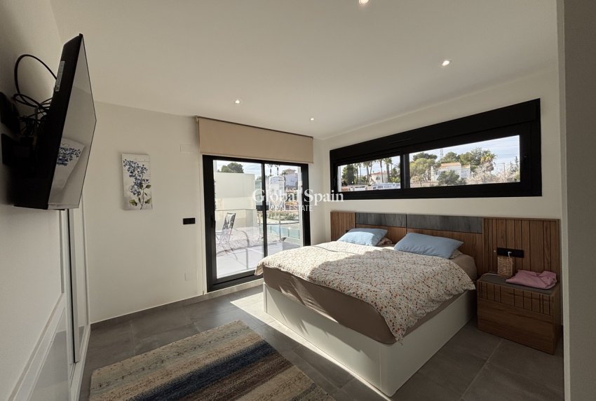 Wederverkoop - VILLA -
VILLAMARTÍN - Costa Blanca