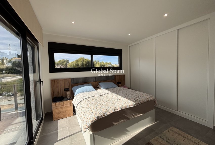 Wederverkoop - VILLA -
VILLAMARTÍN - Costa Blanca