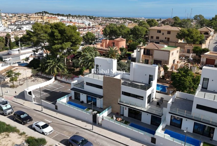 Wederverkoop - VILLA -
VILLAMARTÍN - Costa Blanca