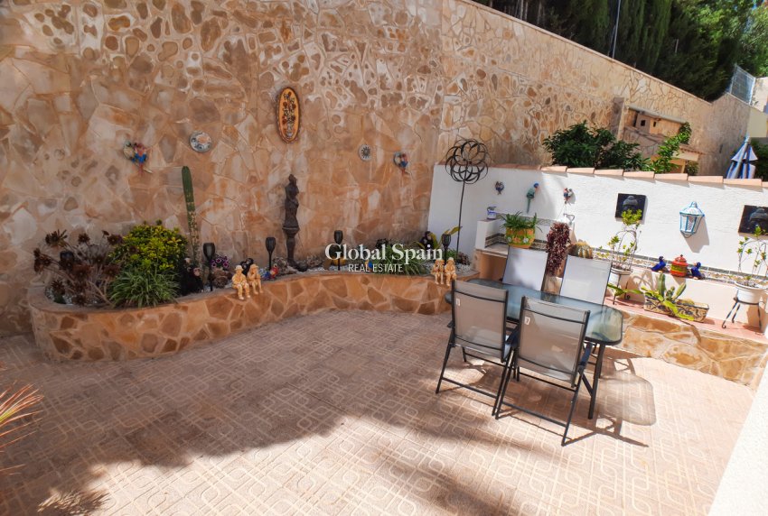 Wederverkoop - VILLA -
VILLAMARTÍN - Costa Blanca