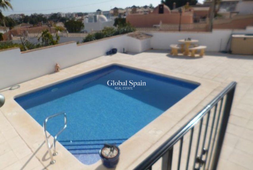 Wederverkoop - VILLA -
VILLAMARTÍN - Costa Blanca