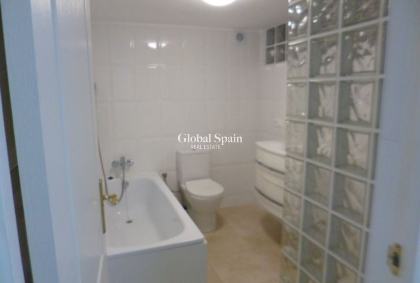 Wederverkoop - VILLA -
VILLAMARTÍN - Costa Blanca