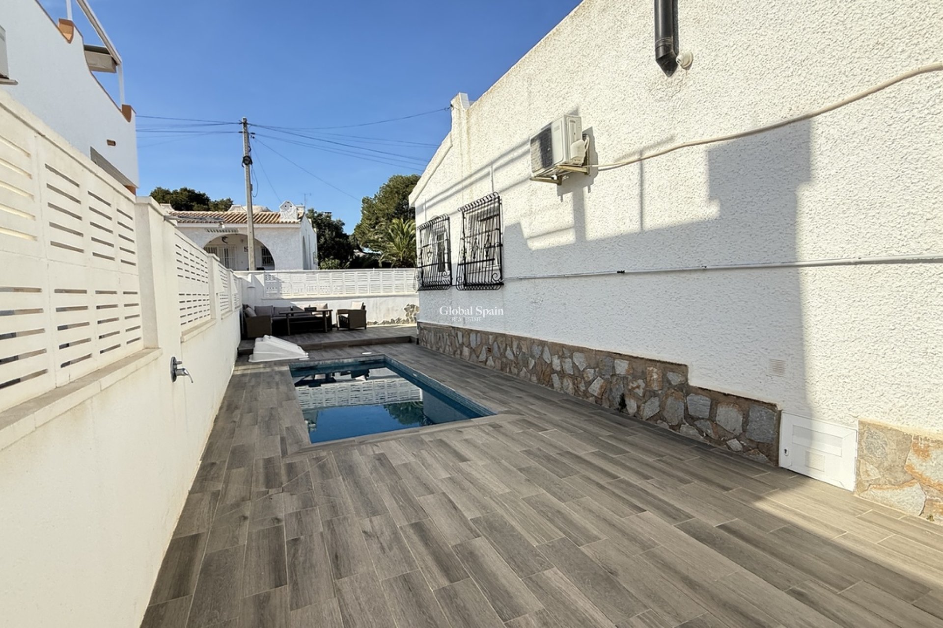 Wederverkoop - VILLA -
VILLAMARTÍN - Costa Blanca