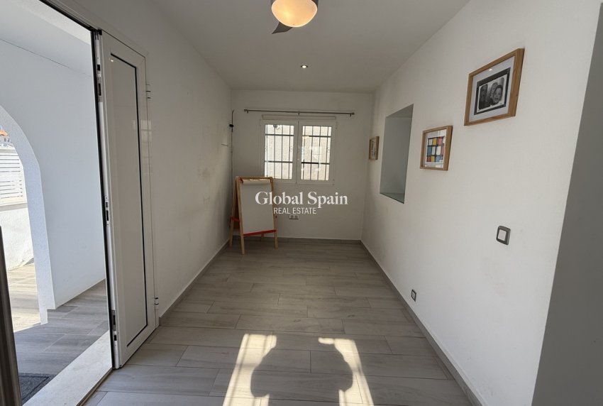 Wederverkoop - VILLA -
VILLAMARTÍN - Costa Blanca