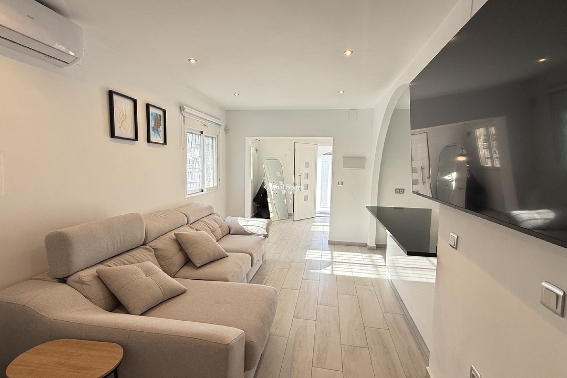Wederverkoop - VILLA -
VILLAMARTÍN - Costa Blanca