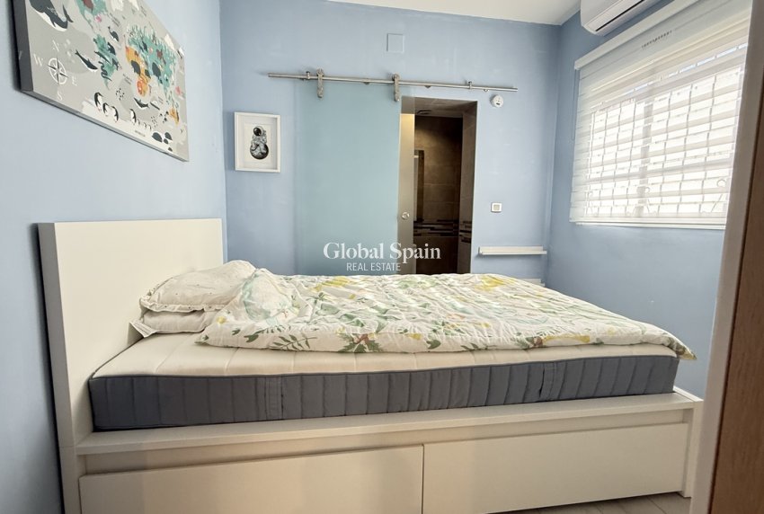 Wederverkoop - VILLA -
VILLAMARTÍN - Costa Blanca