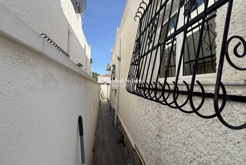 Wederverkoop - VILLA -
VILLAMARTÍN - Costa Blanca