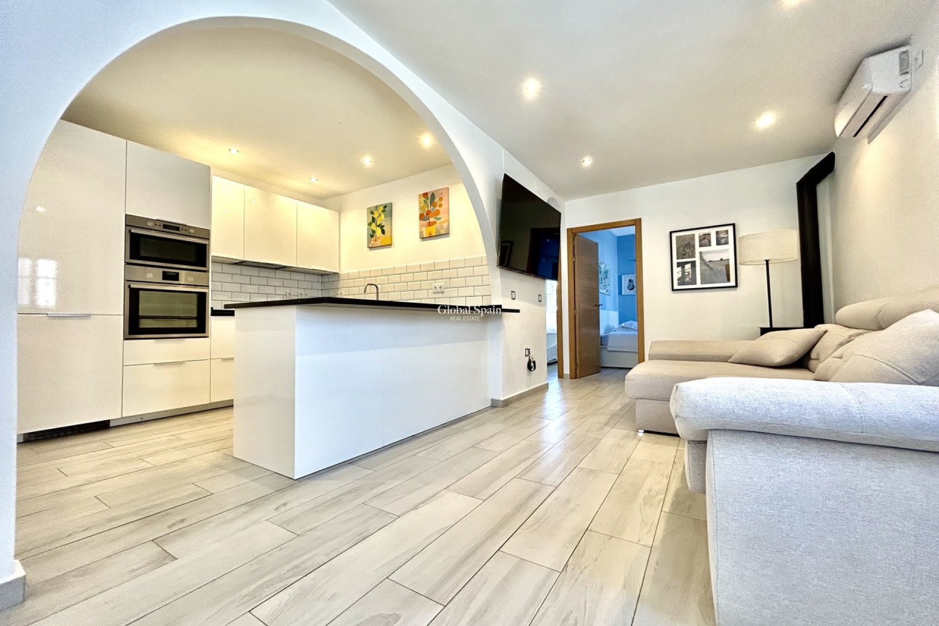 Wederverkoop - VILLA -
VILLAMARTÍN - Costa Blanca