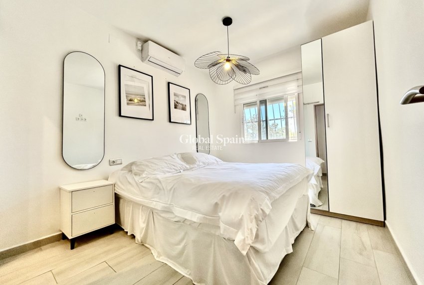 Wederverkoop - VILLA -
VILLAMARTÍN - Costa Blanca