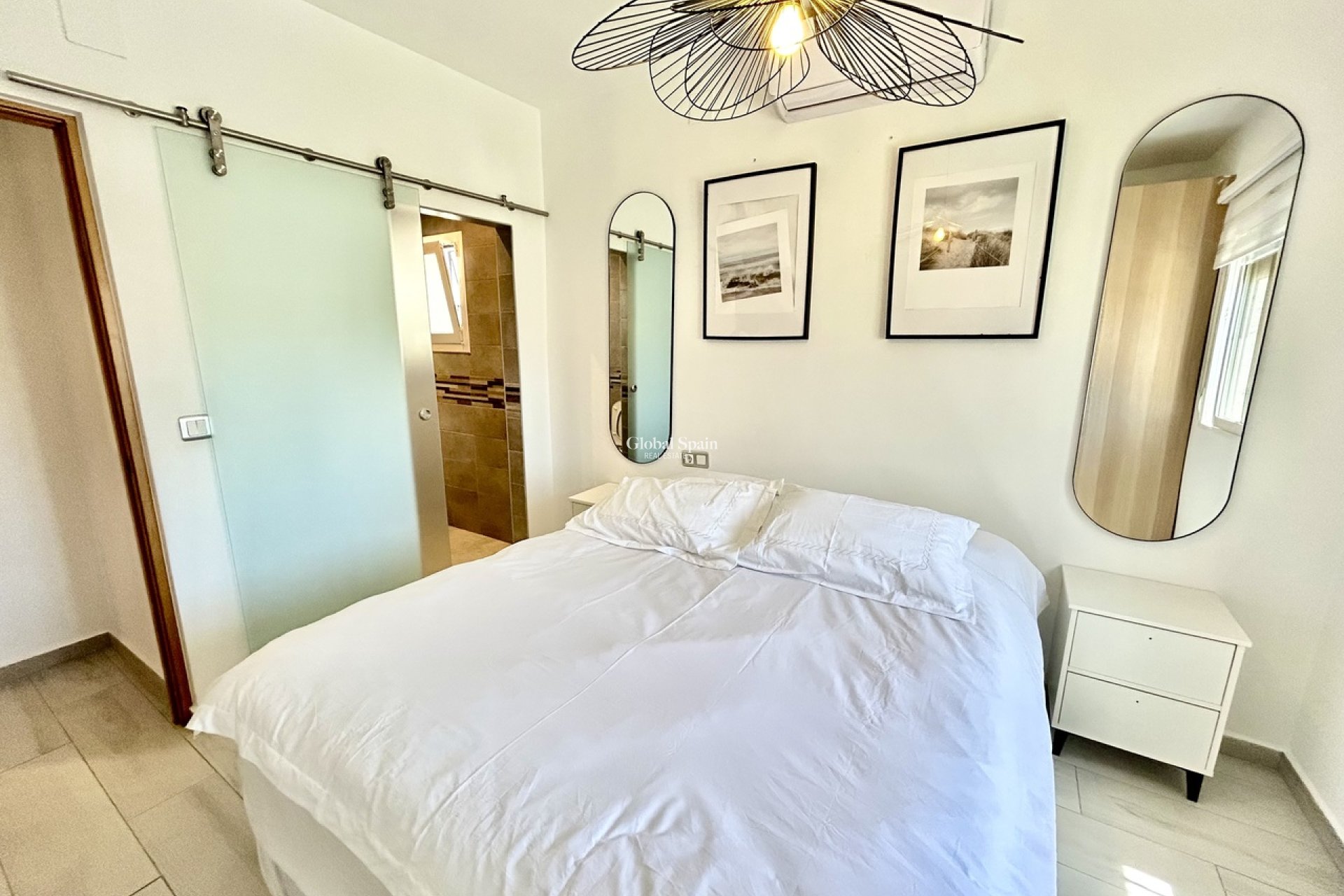 Wederverkoop - VILLA -
VILLAMARTÍN - Costa Blanca