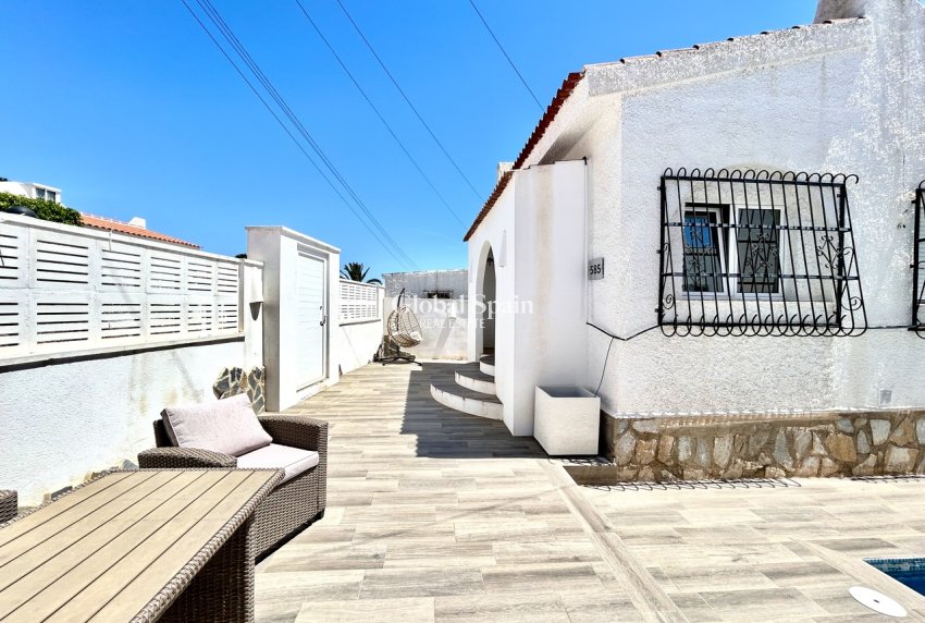 Wederverkoop - VILLA -
VILLAMARTÍN - Costa Blanca