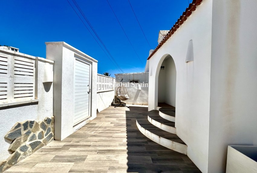 Wederverkoop - VILLA -
VILLAMARTÍN - Costa Blanca