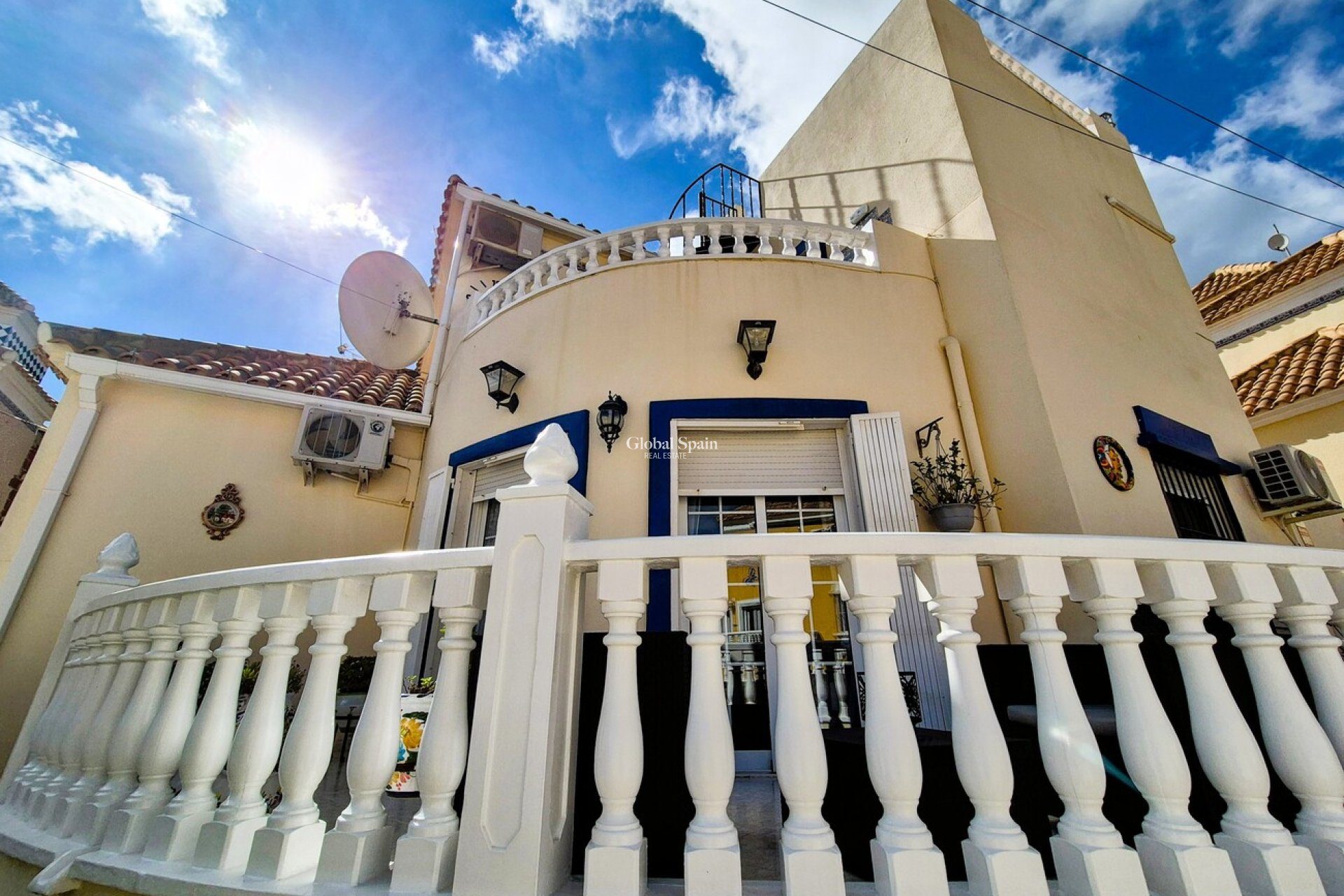 Wederverkoop - VILLA -
VILLAMARTÍN - Costa Blanca