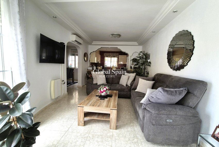 Wederverkoop - VILLA -
VILLAMARTÍN - Costa Blanca