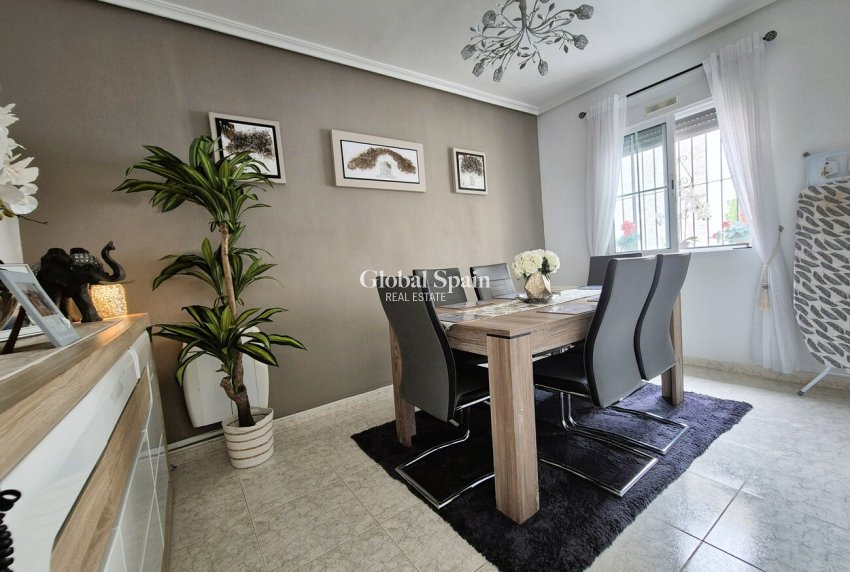 Wederverkoop - VILLA -
VILLAMARTÍN - Costa Blanca