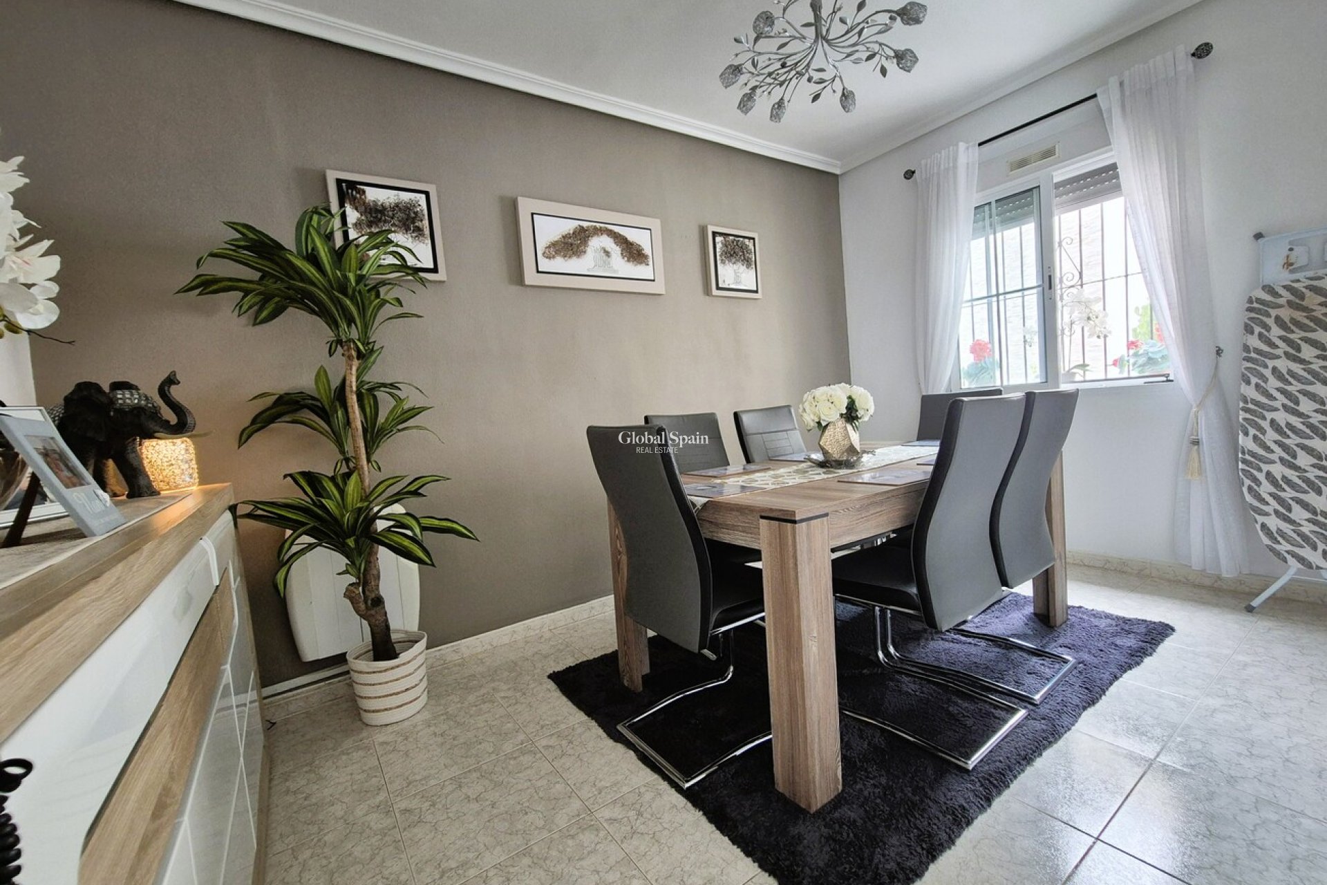 Wederverkoop - VILLA -
VILLAMARTÍN - Costa Blanca