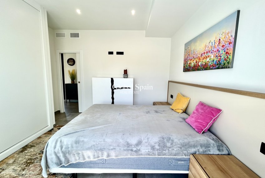 Wederverkoop - VILLA -
VILLAMARTÍN - Costa Blanca