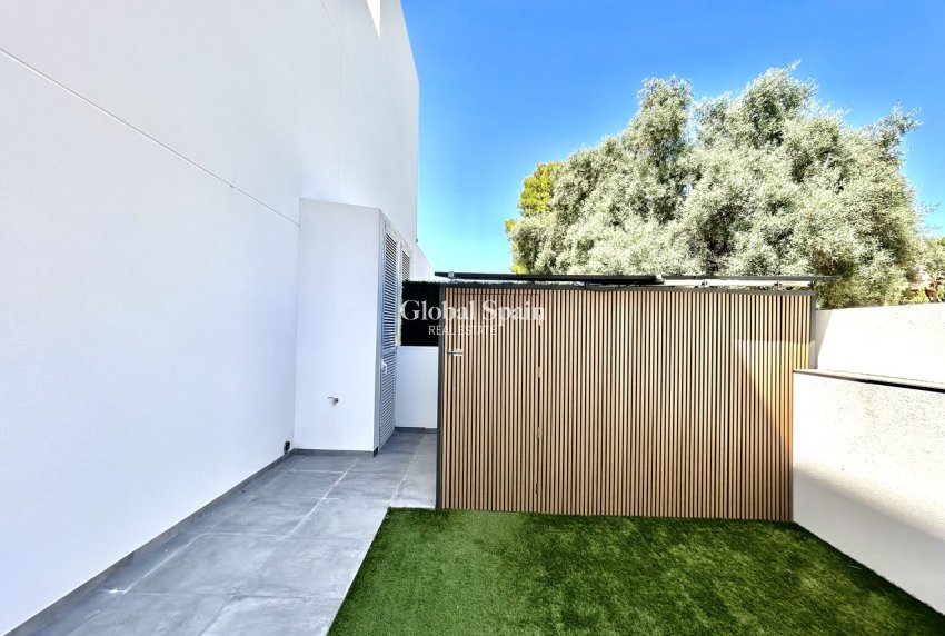 Wederverkoop - VILLA -
VILLAMARTÍN - Costa Blanca