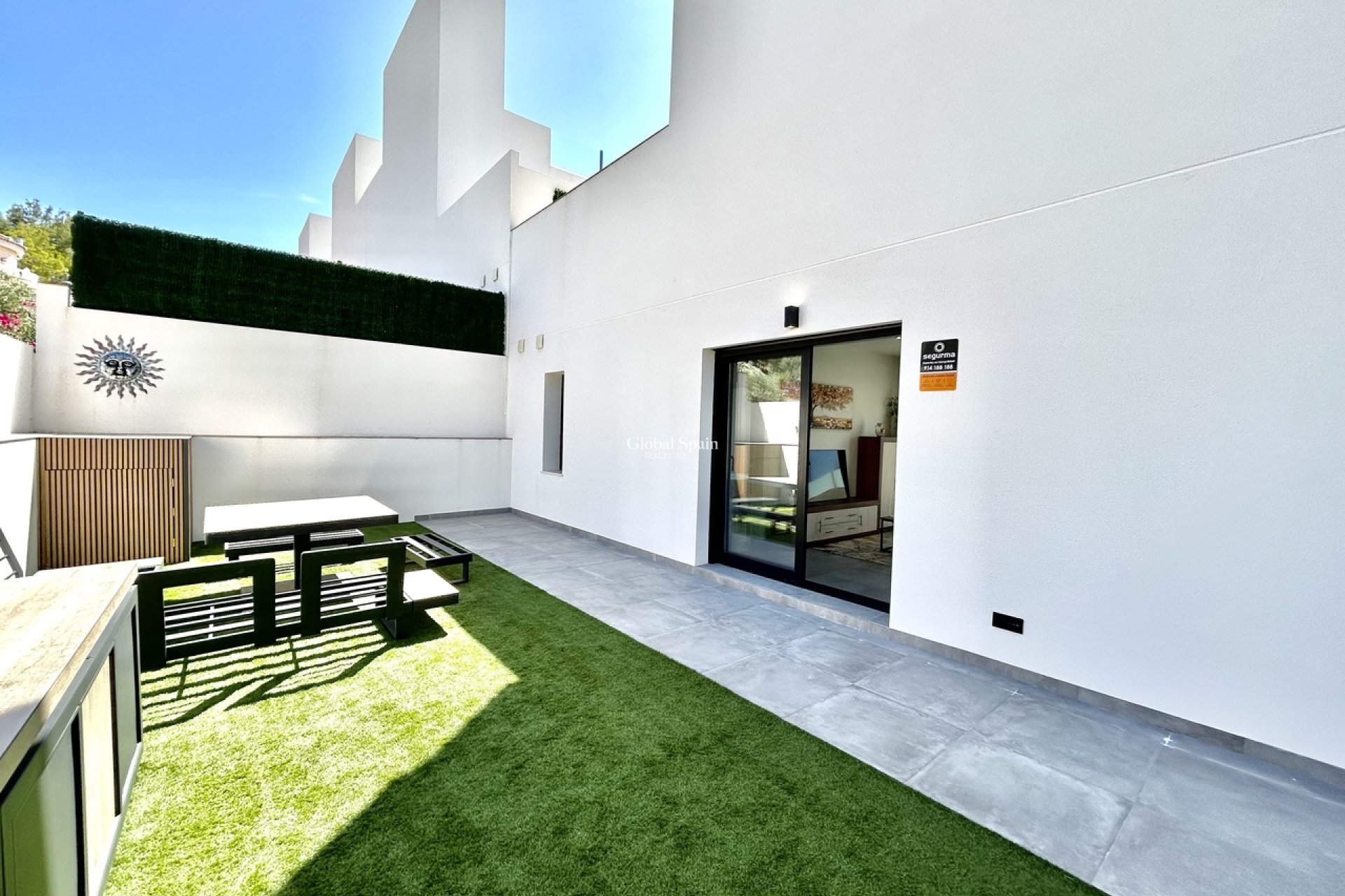 Wederverkoop - VILLA -
VILLAMARTÍN - Costa Blanca