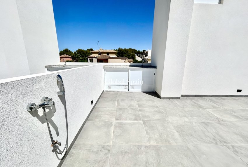 Wederverkoop - VILLA -
VILLAMARTÍN - Costa Blanca