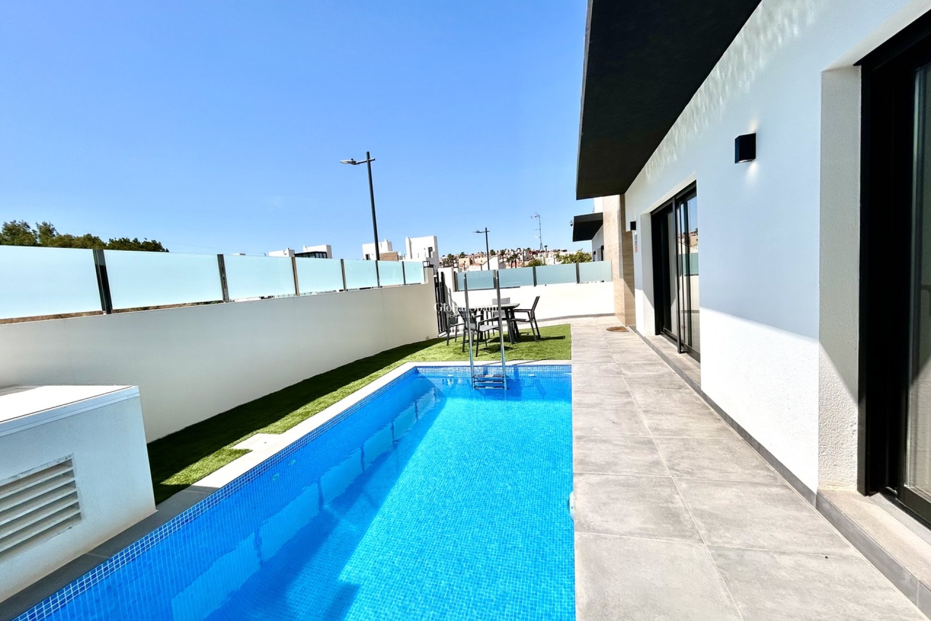 Wederverkoop - VILLA -
VILLAMARTÍN - Costa Blanca