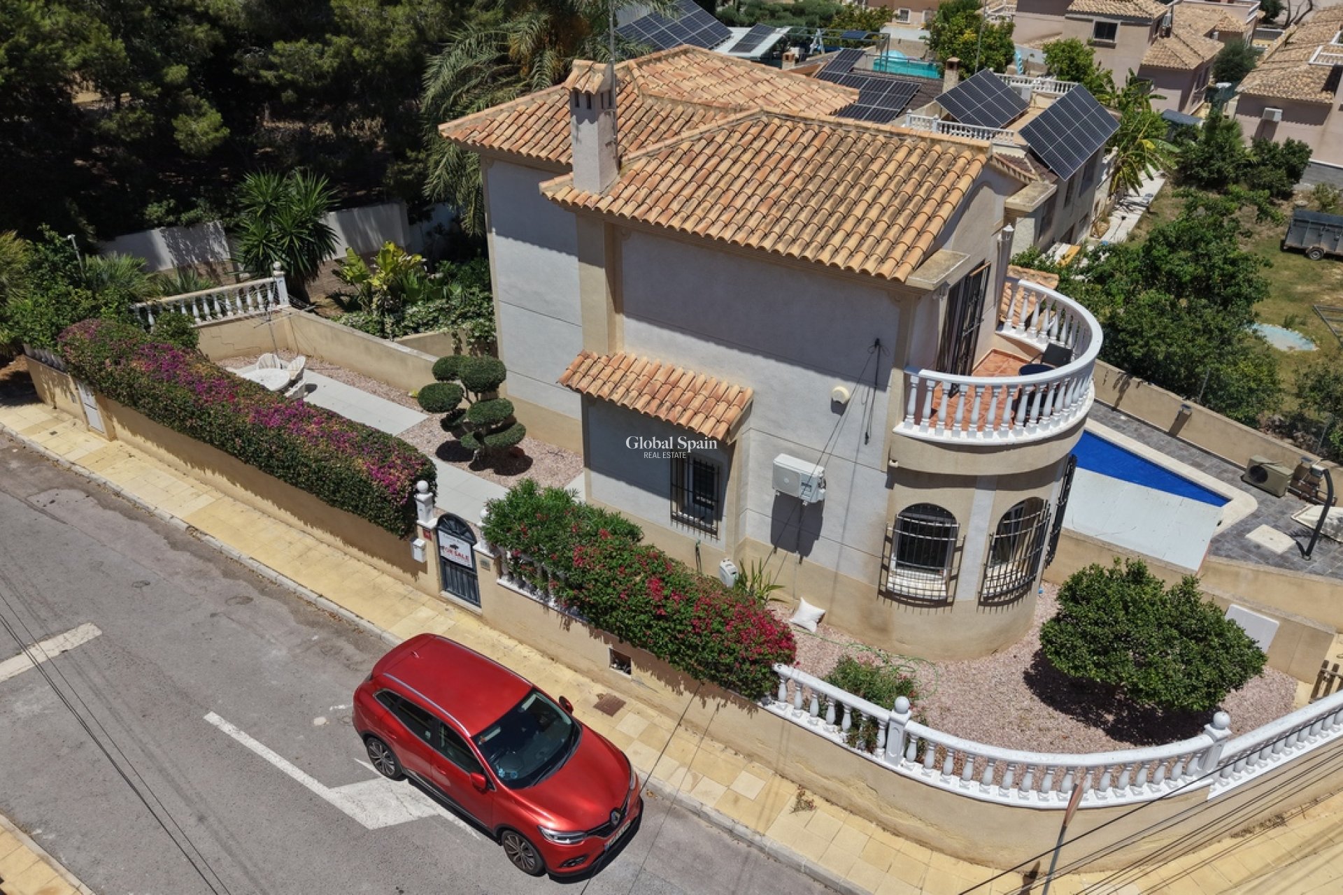 Wederverkoop - VILLA -
VILLAMARTÍN - Costa Blanca