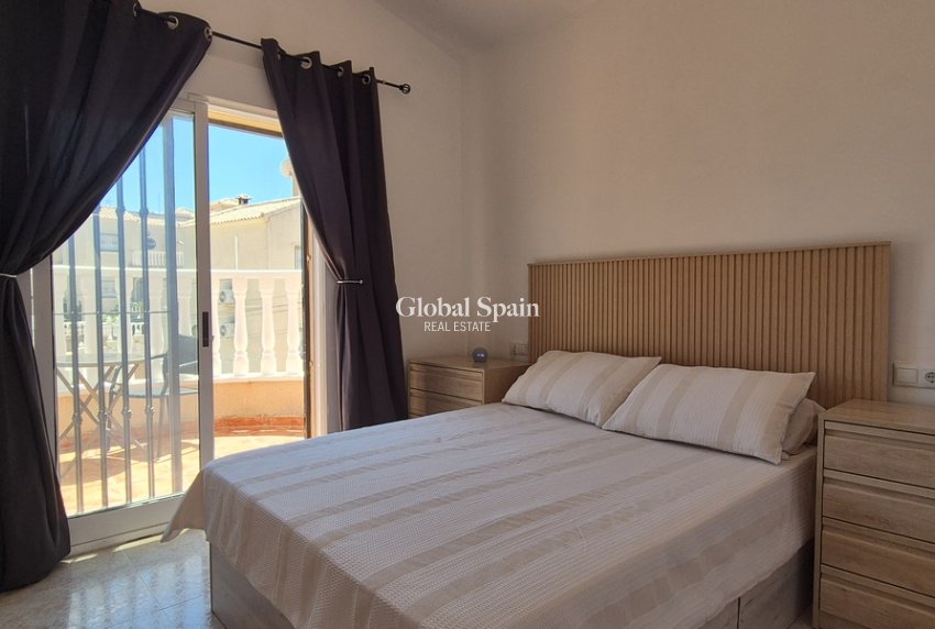 Wederverkoop - VILLA -
VILLAMARTÍN - Costa Blanca