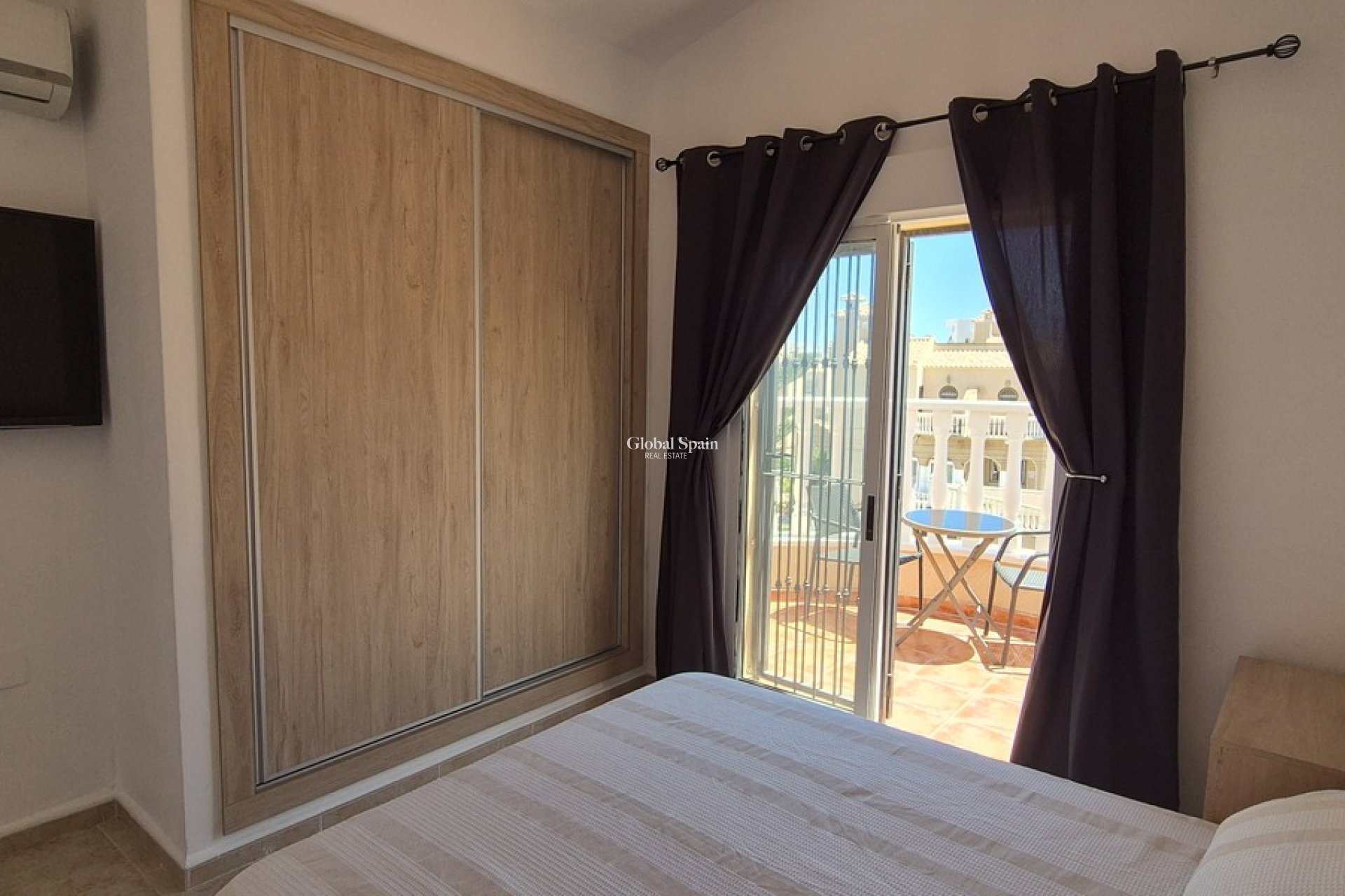 Wederverkoop - VILLA -
VILLAMARTÍN - Costa Blanca