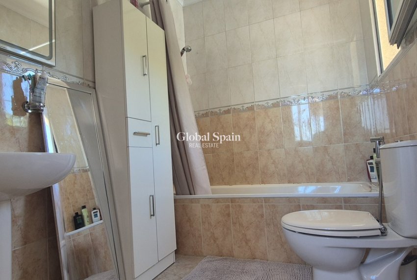 Wederverkoop - VILLA -
VILLAMARTÍN - Costa Blanca