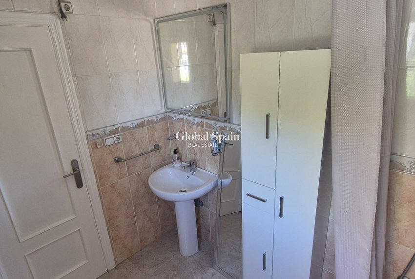 Wederverkoop - VILLA -
VILLAMARTÍN - Costa Blanca