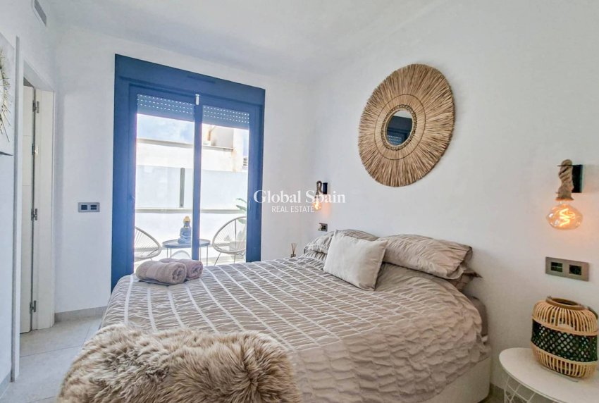Wederverkoop - VILLA -
VILLAMARTÍN - Costa Blanca