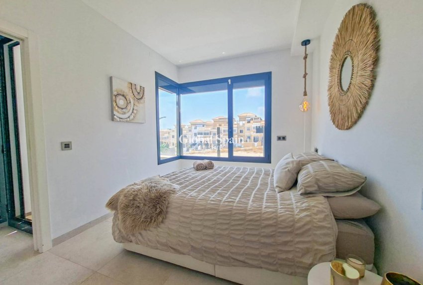 Wederverkoop - VILLA -
VILLAMARTÍN - Costa Blanca