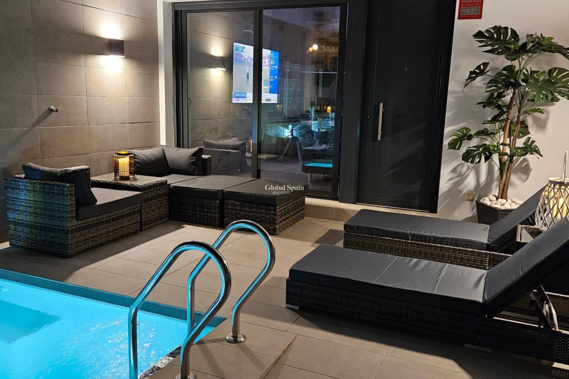 Wederverkoop - VILLA -
VILLAMARTÍN - Costa Blanca