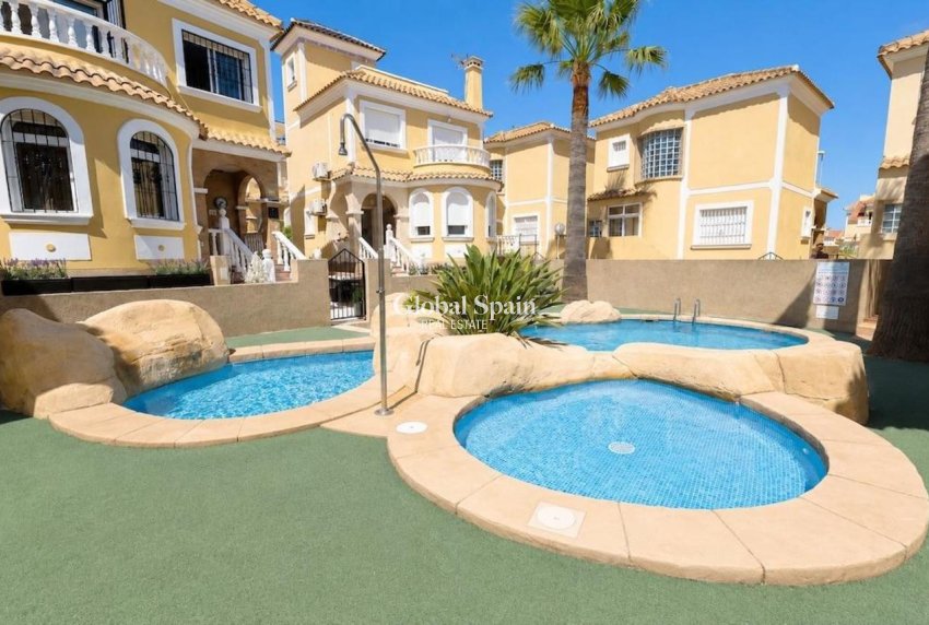 Wederverkoop - VILLA -
VILLAMARTÍN - Costa Blanca