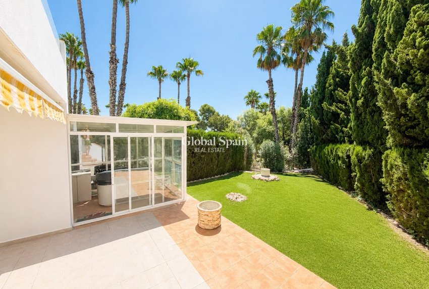 Wederverkoop - VILLA -
VILLAMARTÍN - Costa Blanca