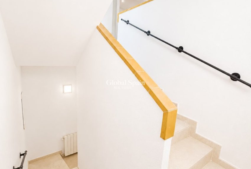 Wederverkoop - VILLA -
VILLAMARTÍN - Costa Blanca