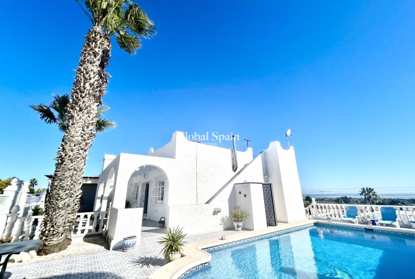 Wederverkoop - VILLA -
VILLAMARTÍN - Costa Blanca