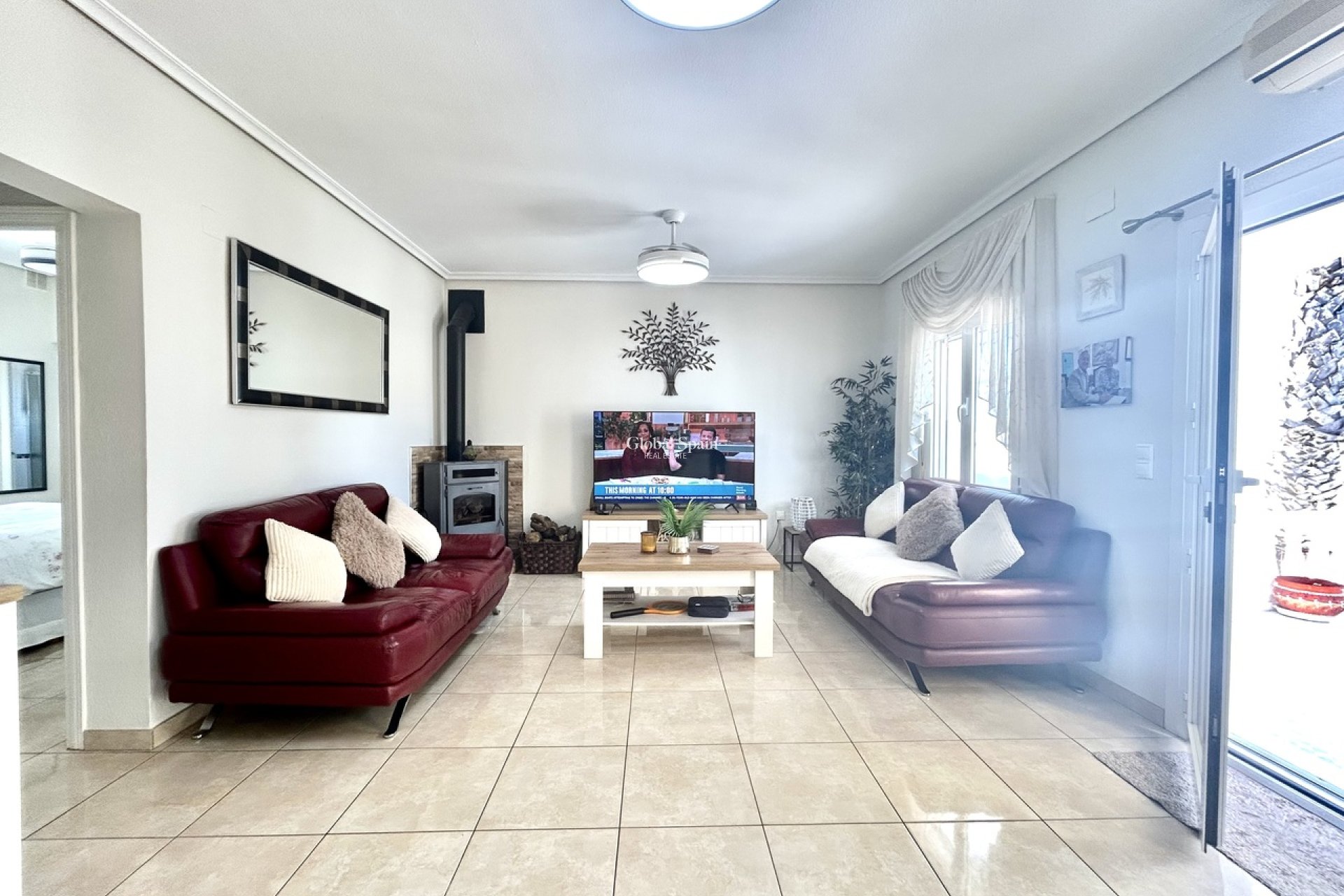 Wederverkoop - VILLA -
VILLAMARTÍN - Costa Blanca