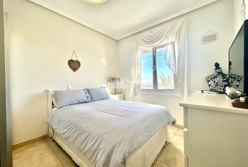 Wederverkoop - VILLA -
VILLAMARTÍN - Costa Blanca