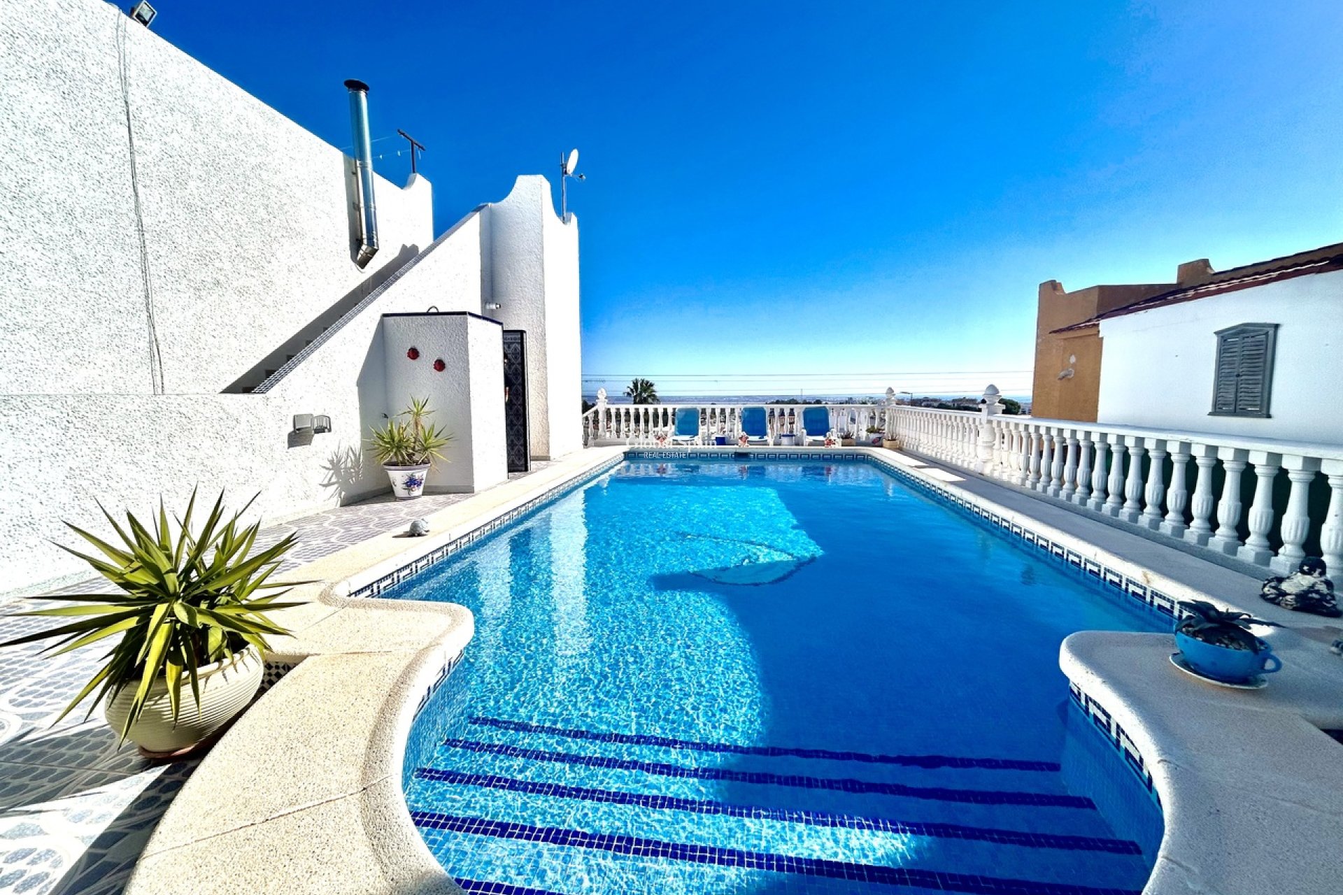 Wederverkoop - VILLA -
VILLAMARTÍN - Costa Blanca
