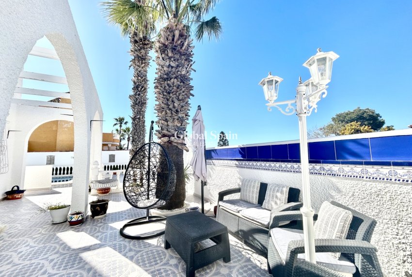 Wederverkoop - VILLA -
VILLAMARTÍN - Costa Blanca