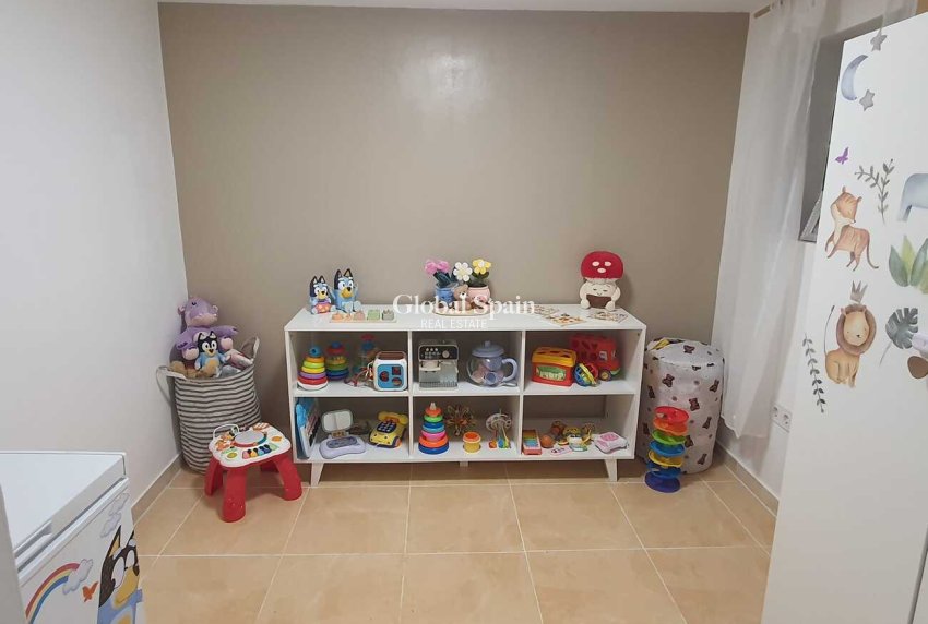 Wederverkoop - VILLA -
VILLAMARTÍN - Costa Blanca