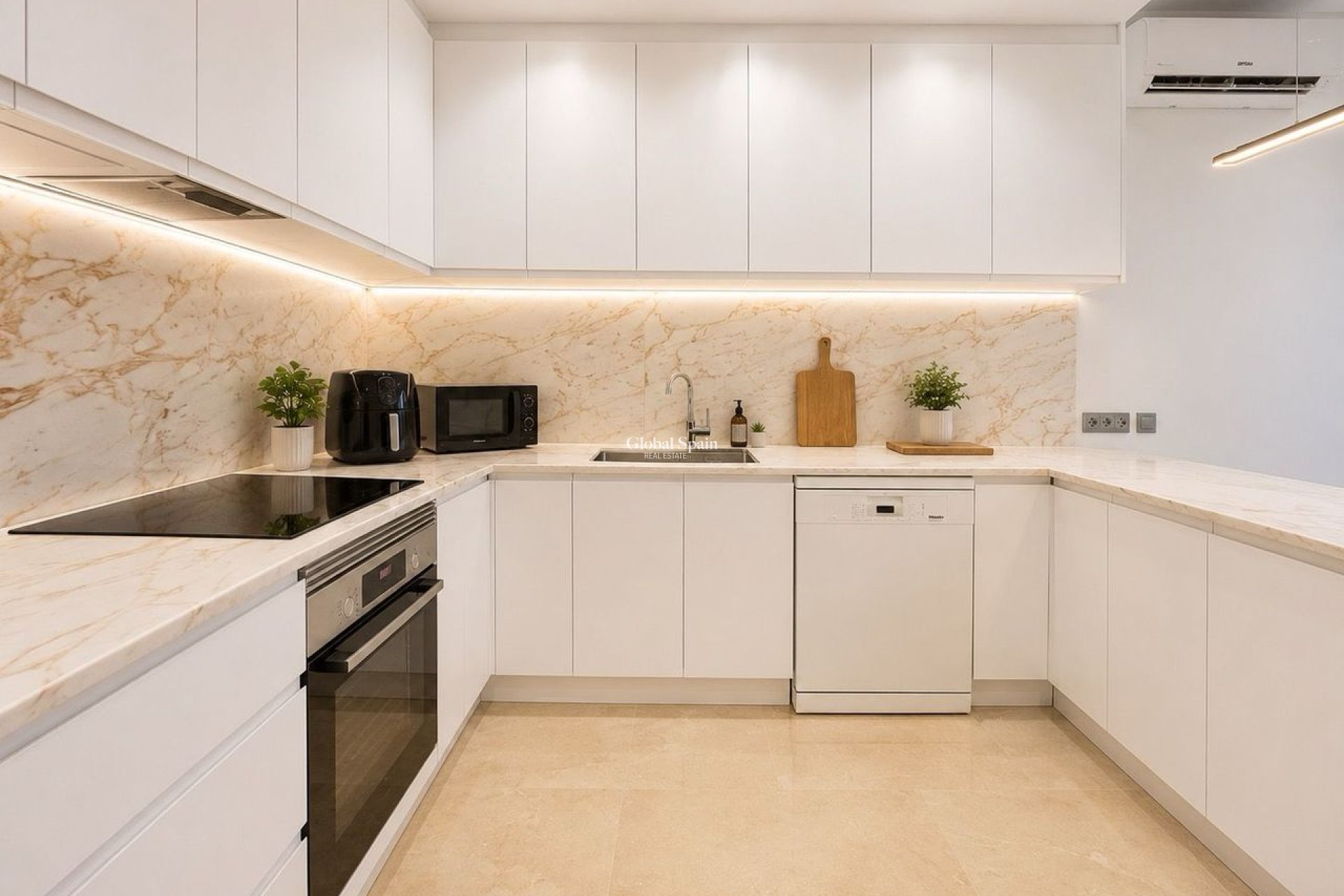 Wederverkoop - VILLA -
VILLAMARTÍN - Costa Blanca