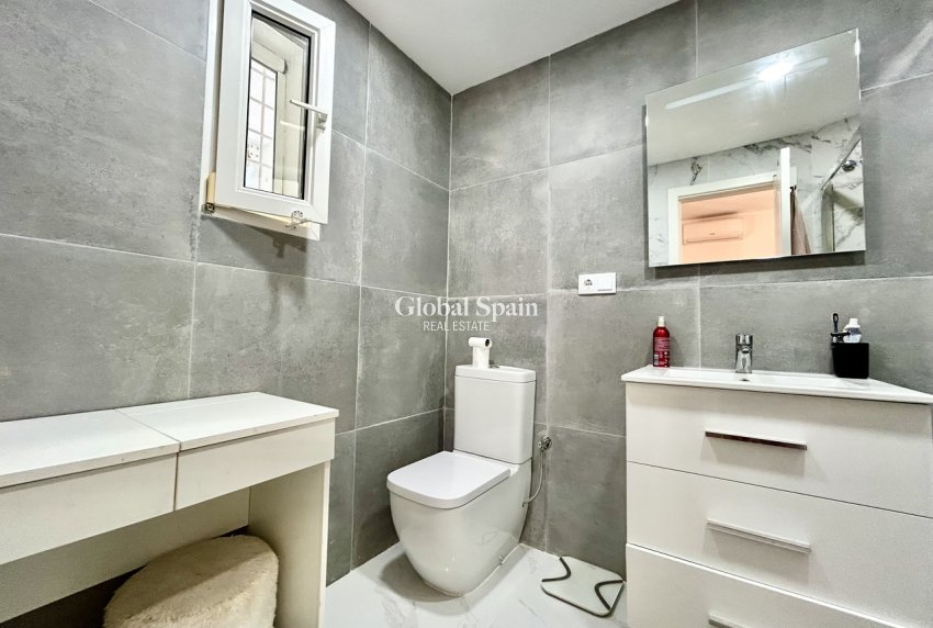Wederverkoop - VILLA -
VILLAMARTÍN - Costa Blanca