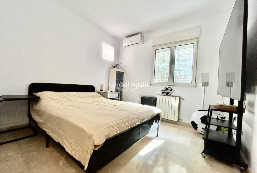 Wederverkoop - VILLA -
VILLAMARTÍN - Costa Blanca