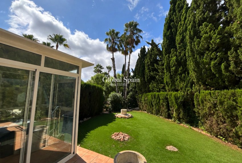 Wederverkoop - VILLA -
VILLAMARTÍN - Costa Blanca
