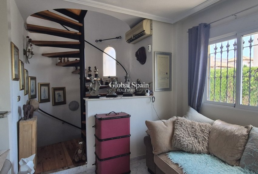 Wederverkoop - VILLA -
VILLAMARTÍN - Costa Blanca