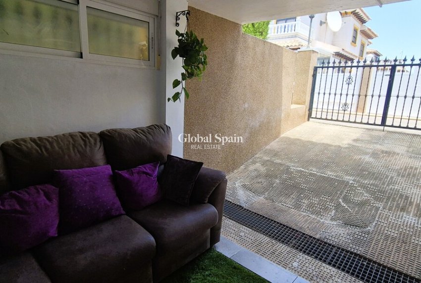 Wederverkoop - VILLA -
VILLAMARTÍN - Costa Blanca
