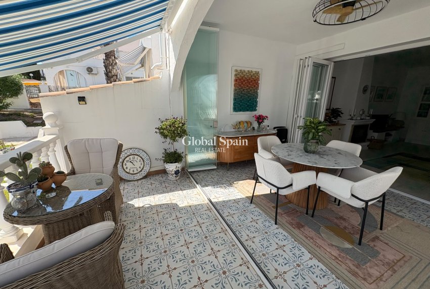 Wederverkoop - VILLA -
VILLAMARTÍN - Costa Blanca